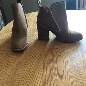 Ugg Bandera Block Heeled Boots. Women’s size 10